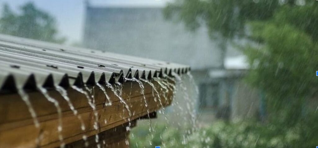 do roofers work in the rain